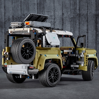 LEGO TECHNIC 42110 Land Rover Defender