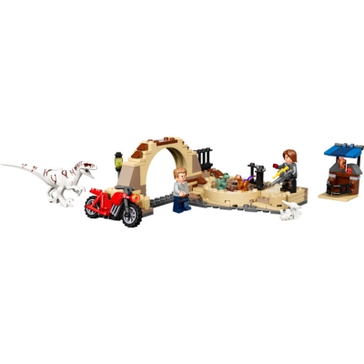 LEGO Jurassic World 76945 Atrociraptor: pościg na